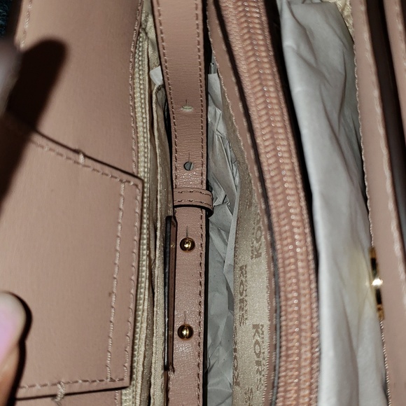 MICHAEL Kors Purse - Picture 8 of 17